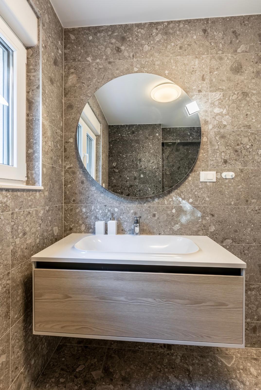 Apartment 1 toilet